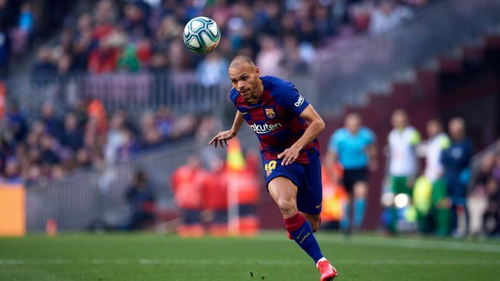 BARCELONA, SPAIN - FEBRUARY 22: Martin Braithwaite of FC Barcelona runs with the ball during the La Liga match between FC Barcelona and SD Eibar SAD at Camp Nou on February 22, 2020 in Barcelona, Spain. (Photo by Alex Caparros/Getty Images)