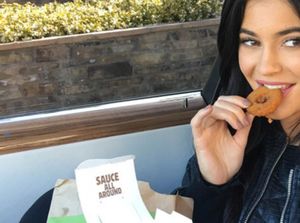 Ketika Kylie Jenner Pamer 10 Makanan Rumahan Buatannya yang Enak Ketika Kylie Jenner Pamer 10 Makanan Rumahan Buatannya yang Enak