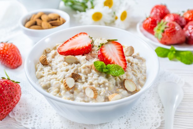Bukan hanya bisa membantu program penurunan berat badan, oatmeal juga bisa menambah tinggi badan lho!