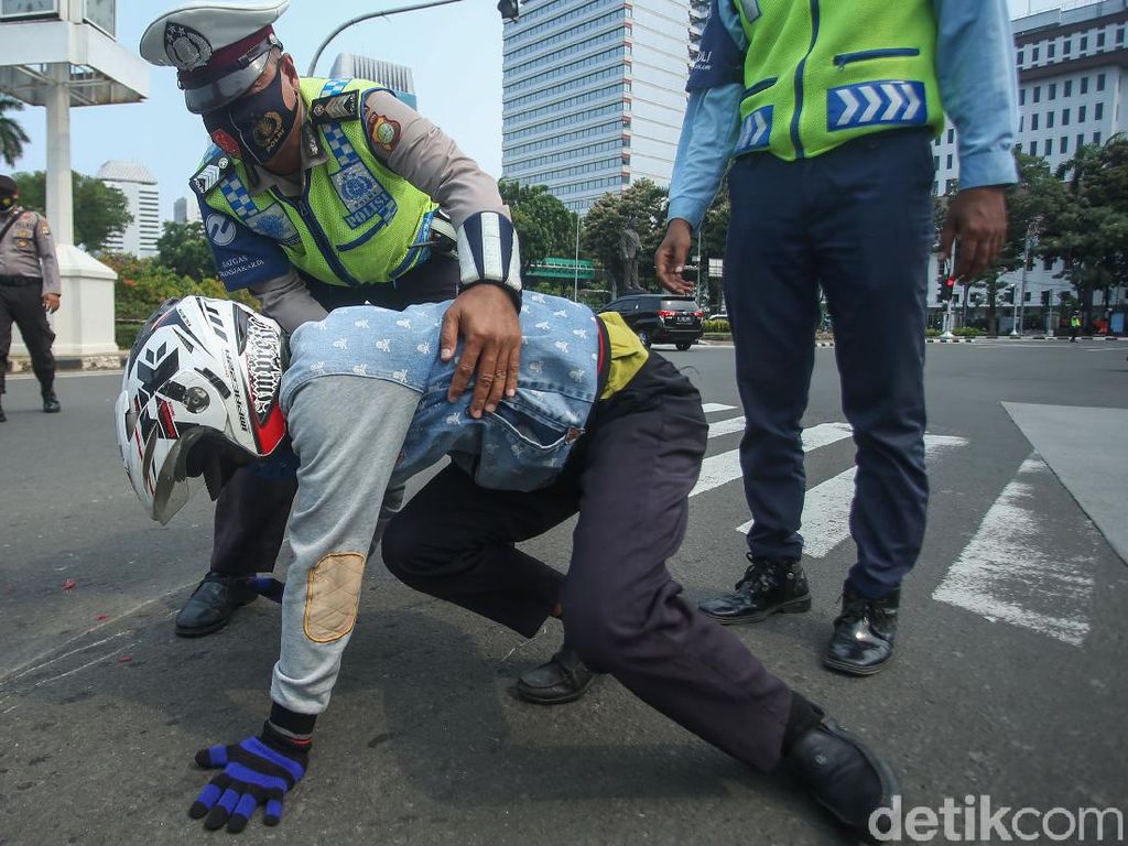 Ngerih Kecelakaan di MH Thamrin, Ingat! Etika Berkendara di Persimpangan Jalan