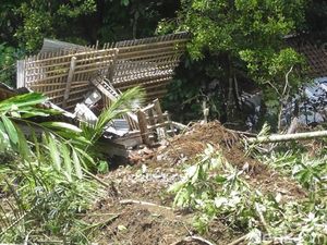 Rumah Warga di Banjarnegara Tertimbun Longsor, 12 Warga Mengungsi