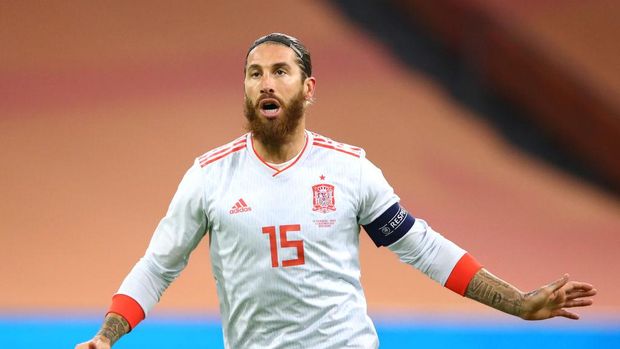 AMSTERDAM, NETHERLANDS - NOVEMBER 11: Sergio Ramos of Spain in action during the international friendly match between Netherlands and Spain at Johan Cruijff Arena on November 11, 2020 in Amsterdam, Netherlands. Sporting stadiums around Netherlands remain under strict restrictions due to the Coronavirus Pandemic as Government social distancing laws prohibit fans inside venues resulting in games being played behind closed doors. (Photo by Dean Mouhtaropoulos/Getty Images)