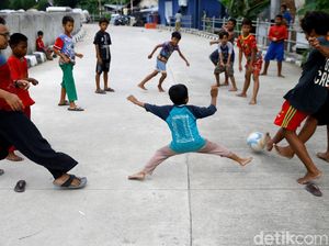 Stadion Dadakan Anak-anak Bukit Duri di Jalan Inspeksi Ciliwung