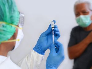 Cerita Pria di Inggris Sangat Bersemangat Segera Dapatkan Vaksin