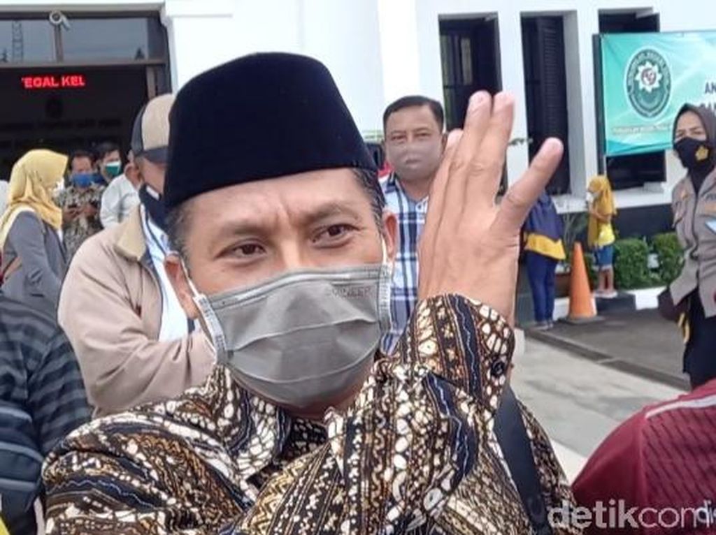 Wakil Ketua DPRD Tegal Emoh Didakwa Kasus Dangdutan Saat Pandemi Wakil Ketua DPRD Tegal Emoh Didakwa Kasus Dangdutan Saat Pandemi
