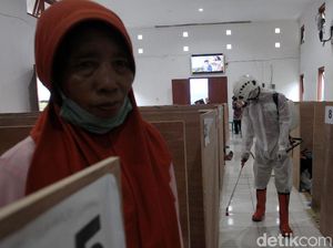 Antisipasi Corona, Barak Pengungsi Merapi Disemprot Disinfektan Antisipasi Corona, Barak Pengungsi Merapi Disemprot Disinfektan