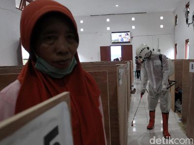 Antisipasi Corona, Barak Pengungsi Merapi Disemprot Disinfektan