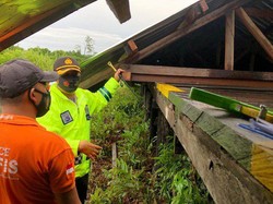 Atap Koridor Bandara Ewer Papua Roboh, 1 Orang Tewas
