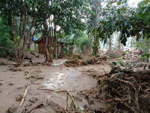 Banjir Bandang Terjang Area Landak River Sumut, Kebun-Penginapan Rusak