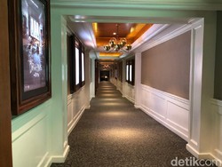 Video Demonstran Tumpah Ruah, Protes Penutupan Bioskop di Paris