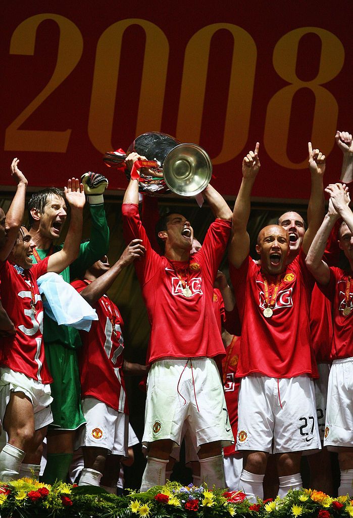 MANCHESTER, ENGLAND - MAY 16:  Cristiano Ronaldo of Manchester United celebrates winning the Barclays Premier League trophy with his mother, Dolores Aveiro after the Barclays Premier League match between Manchester United and Arsenal at Old Trafford on May 16, 2009 in Manchester, England.  (Photo by Alex Livesey/Getty Images)