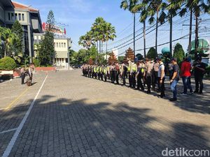 Antisipasi Pendukung Paslon, Lokasi Debat Kedua Pilwali Surabaya akan Disekat Antisipasi Pendukung Paslon, Lokasi Debat Kedua Pilwali Surabaya akan Disekat