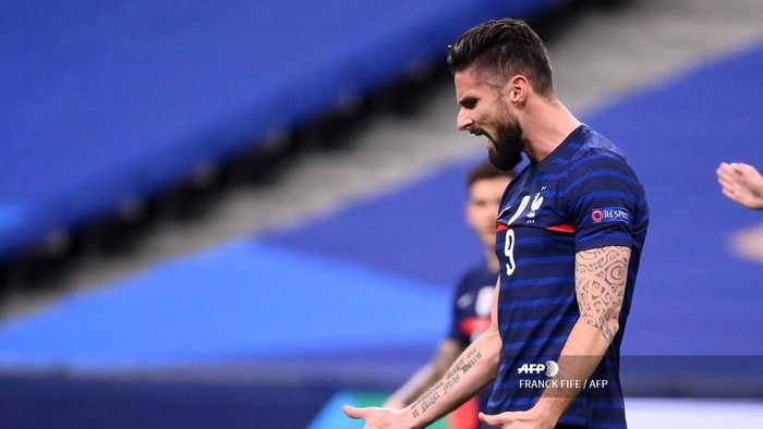 Frances forward Olivier Giroud reacts during the UEFA Nations League A group 3 football match between France and Sweden at the Stade de France in Saint-Denis, north of Paris, on November 17, 2020. (Photo by FRANCK FIFE / AFP)