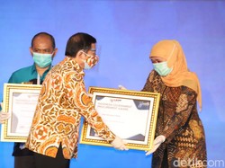 Gubernur Khofifah Raih Indonesia Government Procurement Awards 2020