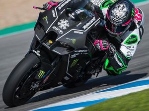 Belum Dirilis, Kawasaki Ninja ZX-10RR 2021 Sudah Dites di Sirkuit