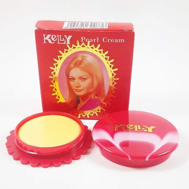 Kelly Pearl Cream memberikan efek glowing dan bisa dijadikan base makeup/shoope.co.id