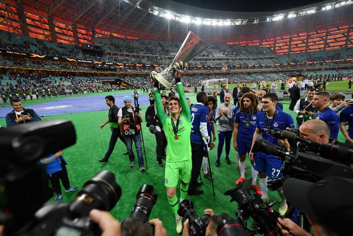   Kepa Arrizabalaga of Chelsea celebrates with the Europa League Trophy following his team's victory in the UEFA Europa League Final between Chelsea and Arsenal at Baku Olimpiya Stadionu on May 29, 2019 in Baku, Azerbaijan. (Photo by Dan Mullan/Getty Images)