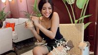 Makin Seksi, Ini Gaya Millen Cyrus Saat Makan Sushi