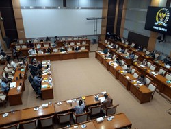 Rapat Bareng Menag, Komisi VIII DPR Minta Penjelasan soal Penutupan Umroh