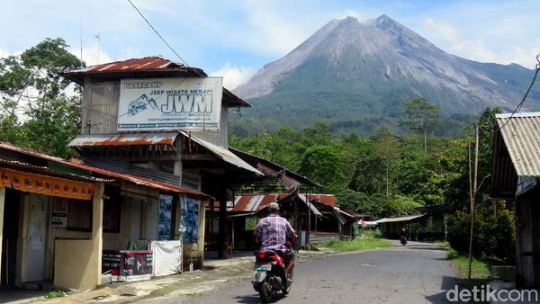 Menengok Aktivitas Gunung Merapi yang Berstatus Siaga