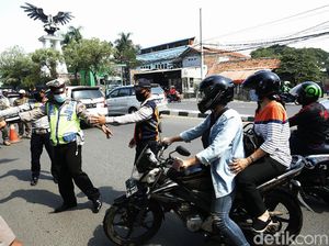 Menjaring Pengendara Tidak Bermasker di Cakung Jakarta