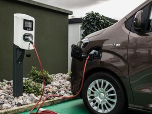 Ekstrem! Perusahaan Israel Bikin Baterai Mobil Lima Menit Dicas Bisa Penuh