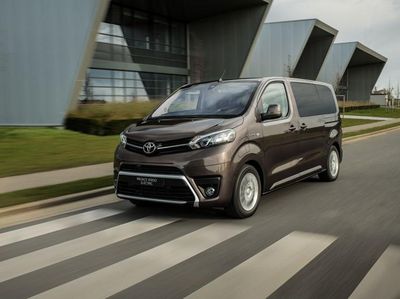 Wujud Mobil Listrik Toyota dengan Pintu Geser