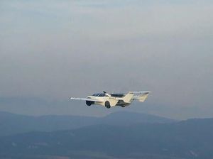Mobil Terbang dari Slovakia Berhasil Mengudara