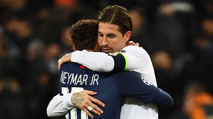 Neymar Ramos (FromL) Paris Saint-Germains Brazilian forward Neymar and Real Madrids Spanish defender Sergio Ramos great each other at the end of the UEFA Champions League group A football match Real Madrid against Paris Saint-Germain FC at the Santiago Bernabeu stadium in Madrid on November 26, 2019. (Photo by GABRIEL BOUYS / AFP)
