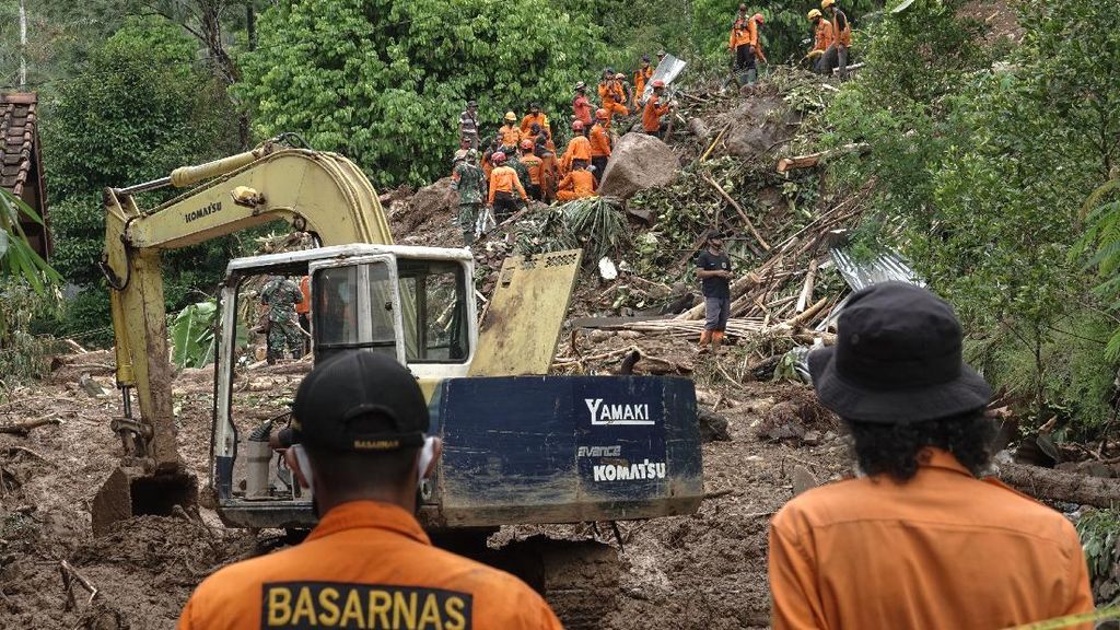 Pencarian Korban Longsor Banyumas Terus Berlangsung Pencarian Korban Longsor Banyumas Terus Berlangsung