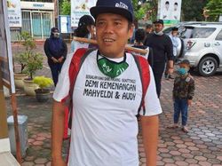 Demi Dukung Mahyeldi-Audy, Penjual Lontong Jalan Kaki Padang-Bukittinggi