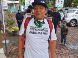 Demi Dukung Mahyeldi-Audy, Penjual Lontong Jalan Kaki Padang-Bukittinggi