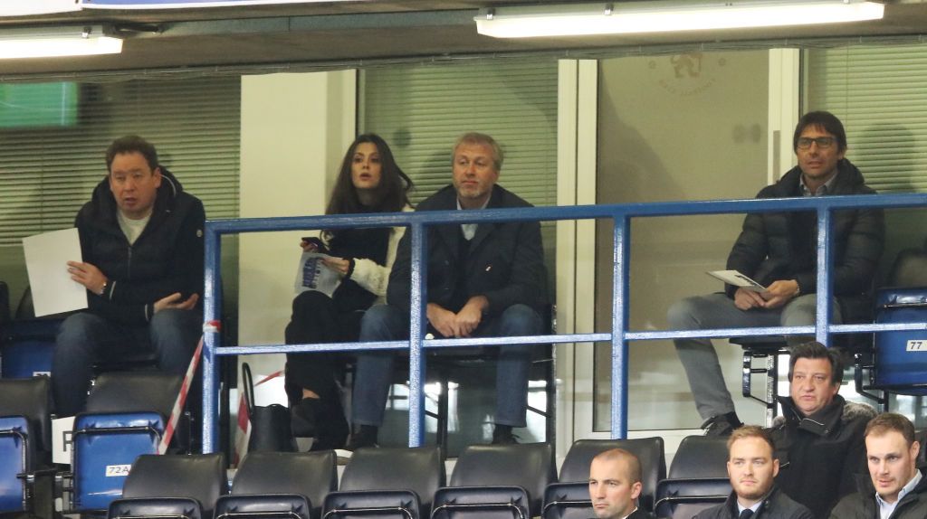 LONDON, ENGLAND - MAY 21:  Roman Abramovich, Chelsea owner celebrates his side winning the league after the Premier League match between Chelsea and Sunderland at Stamford Bridge on May 21, 2017 in London, England.  (Photo by Clive Rose/Getty Images)