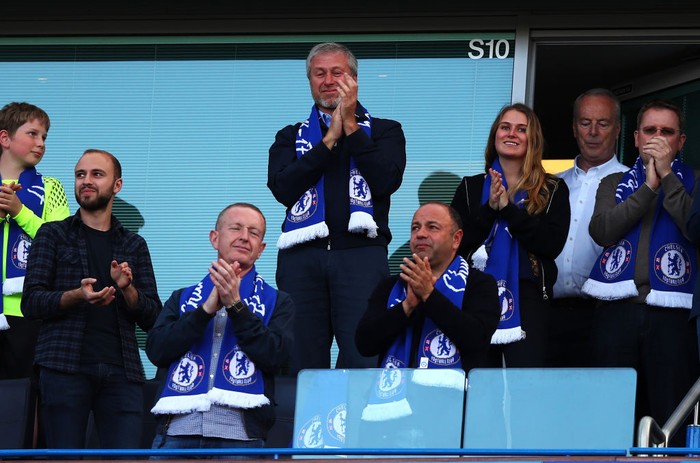 LONDON, ENGLAND - MAY 21:  Roman Abramovich, Chelsea owner celebrates his side winning the league after the Premier League match between Chelsea and Sunderland at Stamford Bridge on May 21, 2017 in London, England.  (Photo by Clive Rose/Getty Images)