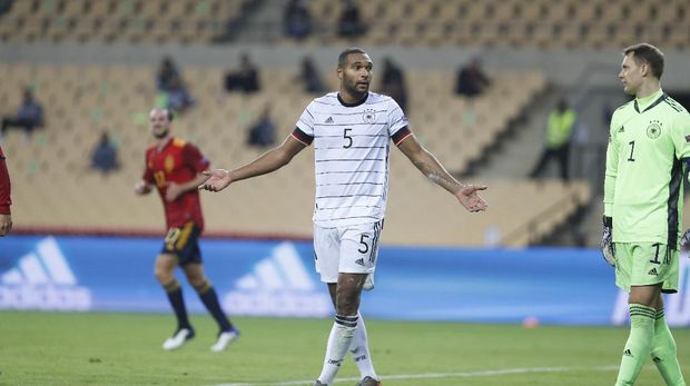 Germany's Jonathan Tah, reacts with his goalkeeper Manuel Neuer , right, during the UEFA Nations League soccer match between Spain and Germany in Seville, Spain, Tuesday, Nov. 17, 2020. Spain won the match 6-0. (AP Photo/Miguel Morenatti)