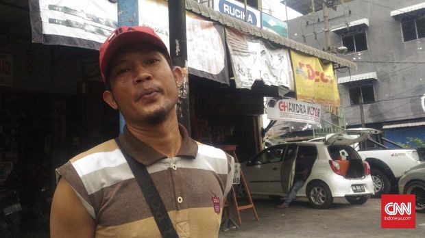 Warga Medan yang berprofesi sebagai tukang parkir, Zulkarnain sudah yakin ingin memilih menantu Jokowi, Bobby Nasution di pilkada karena memiliki hubungan dekat dengan pemerintah pusat.