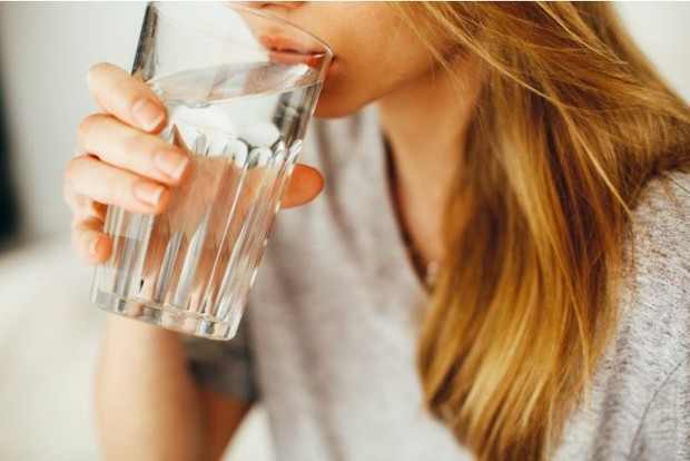 minum air putih dapat membantu diet