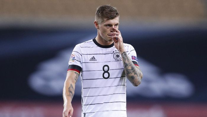 Toni Kroos SEVILLE, SPAIN - NOVEMBER 17: Toni Kroos of Germany reacts after Ferran Torres of Spain scored his teams fifth goal during the UEFA Nations League group stage match between Spain and Germany at Estadio de La Cartuja on November 17, 2020 in Seville, Spain. (Photo by Fran Santiago/Getty Images)