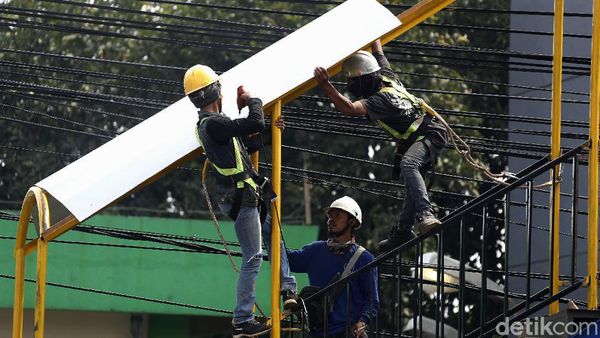 Untuk Keselamatan Pejalan Kaki, JPO Dibangun di Kranji Bekasi
