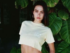 Pengakuan Model yang Operasi Pengecilan Payudara di Usia 16 Tahun