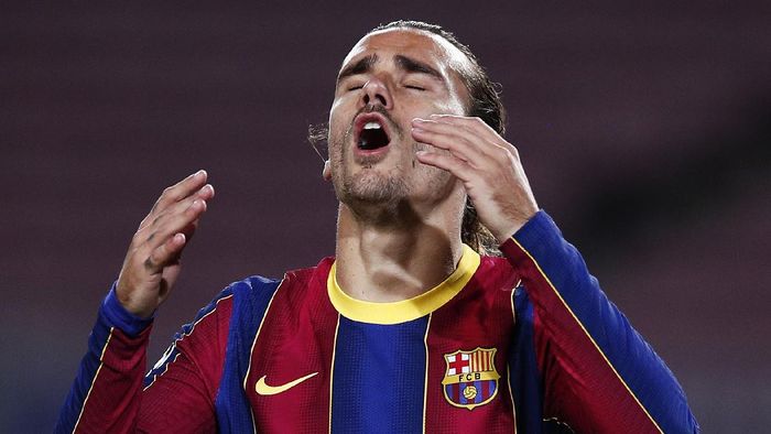 antoine griezmann barcelona liga champions BARCELONA, SPAIN - NOVEMBER 04: Antoine Griezmann of Barcelona reacts during the UEFA Champions League Group G stage match between FC Barcelona and Dynamo Kyiv at Camp Nou on November 04, 2020 in Barcelona, Spain. Sporting stadiums around Spain remain under strict restrictions due to the Coronavirus Pandemic as Government social distancing laws prohibit fans inside venues resulting in games being played behind closed doors. (Photo by Eric Alonso/Getty Images)