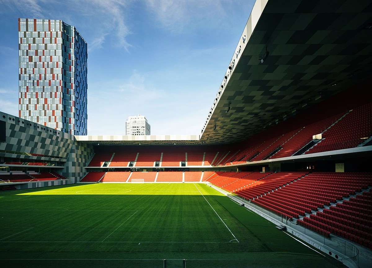 Stadion Sepakbola yang Keren, Ada Gedung Pencakar Langitnya! (Twitter)