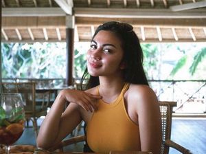 10 Pose Seksi Ariel Tatum Saat Bikin Kue dan Ngopi 10 Pose Seksi Ariel Tatum Saat Bikin Kue dan Ngopi