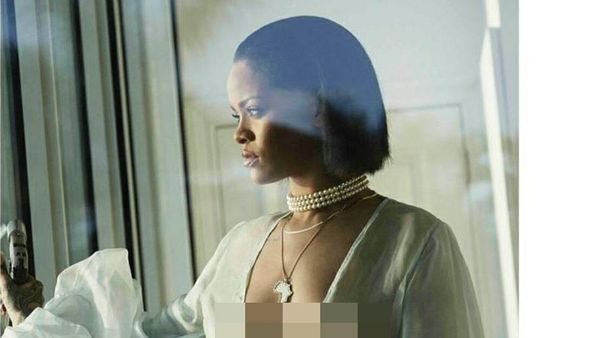 Foto: 7 Aksi Kontroversial Artis Pamer Payudara di Medsos