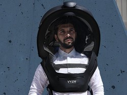 Memakai Helm untuk Menangkal Virus Corona, Efektif atau Berlebihan?