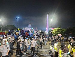 Massa Buruh Bubar Usai Ditemui Gubernur Jatim