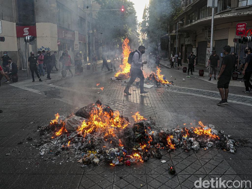Warga Chile Demo Tuntut Presiden Sebastian Pinera Mundur