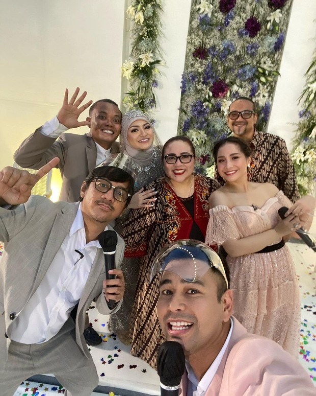 Cantiknya Nagita Slavina Pakai Dress Sabrina di Pernikahan Cantiknya Nagita Slavina Pakai Dress Sabrina di Pernikahan