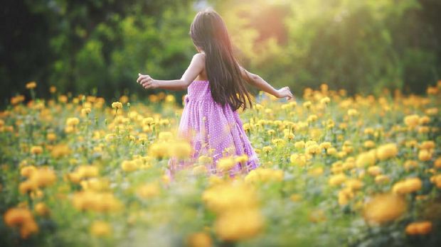 Little asian girl in flower fields, Outdoor portrait