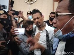 Divonis 1 Tahun 2 Bulan, Jerinx Diberi Semangat oleh Istri